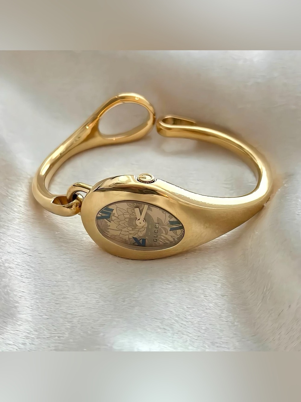 AUTHENTIC VERY RARE VINTAGE GUCCI TEARDROP BANGLE WATCH - FLORAL DIAL - Picture 7 of 8